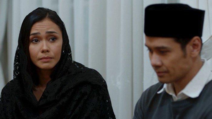 Adinia Wirasti dan Chicco Jerikho menjadi sepasang suami istri di serial Mendua yang tayang di platform streaming Disney+ Hotstar