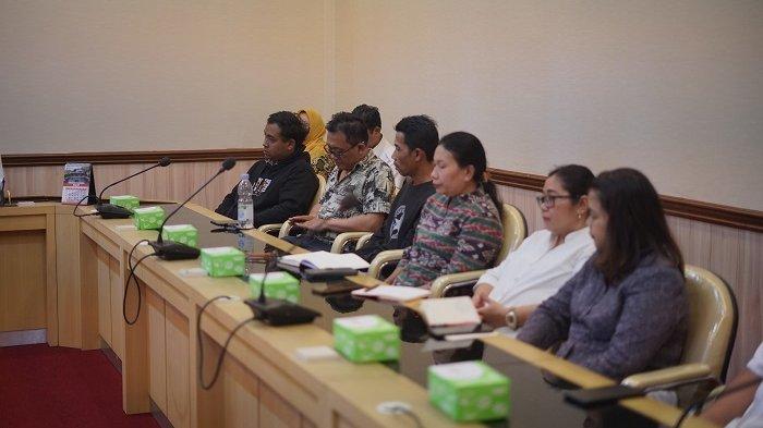 Mediasi antara orang tua siswa, SMK Nasional Berbah, dan pihak terkait lainnya yang difasilitasi Disdikpora DIY, Rabu (12/02/2025), di Kantor Disdikpora DIY. Penyelesaian masalah melibatkan dukungan dana dari pihak swasta dan pemerintah.