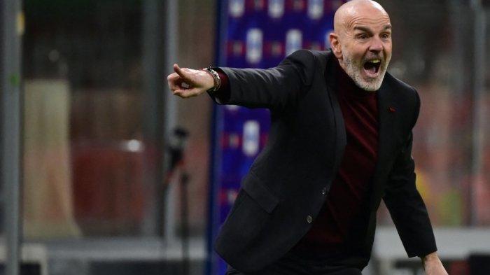 Stefano Pioli di LIga Italia Serie A AC Milan vs Roma di stadion San Siro di Milan pada 6 Januari 2022.