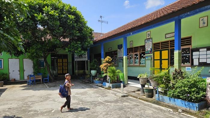 Suasana di SD Negeri Rejowinangun Utara 3, Kota Magelang, Jumat (18/7/2025)