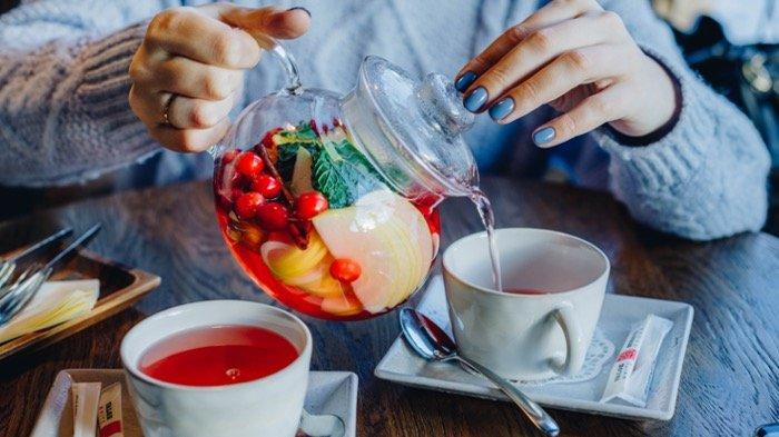 Ilustrasi Teh Buah Segar