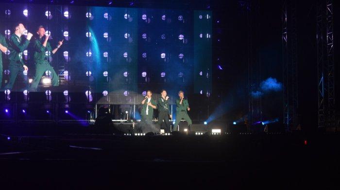 Westlife, boyband asal Irlandia menggelar konser The Hits Tour 2024 di Kompleks Candi Prambanan, Jumat (7/6/2024)