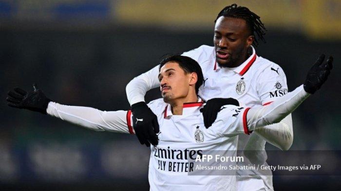 Tijjani Reijnders dan Tammy Abrahan usai mencetak gol di Liga Italia Serie A antara Verona vs AC Milan di Stadio Marcantonio Bentegodi 20 Desember 2024