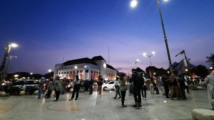 Wisatawan tampak memadati kawasan Titik Nol Kilometer, Kota Yogyakarta, beberapa waktu lalu.