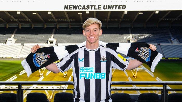 Newcastle United resmi memperkenalkan Anthony Gordon sebagai rekrutan anyar.