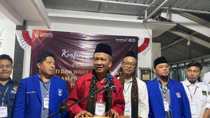 Untoro-Wahyudi daftar calon bupati dan wakil bupati Bantul di kantor KPU Bantul, Kamis (29/8/2024).