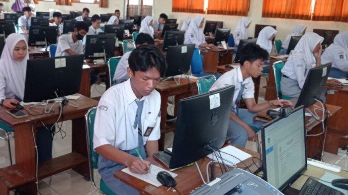 Dinas Pendidikan Kepemudaan dan Olahraga (Disdikpora) Kabupaten Bantul masih menunggu regulasi penerimaan peserta didik baru (PPDB) dengan sistem baru.