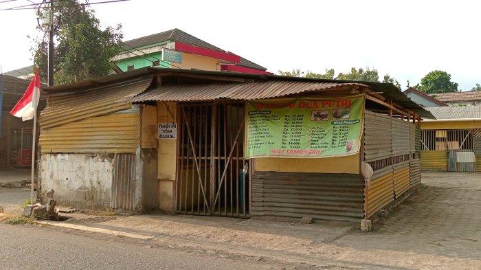 Warung Penyetan Dua Putri, di belakang Kampus UMY