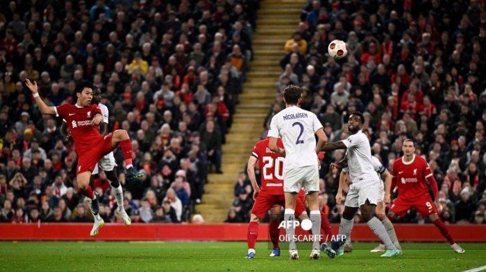 Wataru Endo mencetak gol di Liga Eropa antara Liverpool vs Toulouse di Anfield di Liverpool, barat laut Inggris pada 26 Oktober 2023.