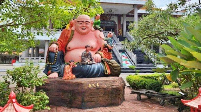 Taman di kompleks Wihara Budhi Bhakti atau Pek Kong Windsor, wihara tertua di Kota Batam, Kepulauan Riau (Kepri).