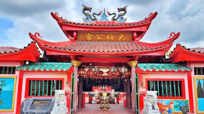 Kelenteng di bagian depan kompleks Wihara Budhi Bhakti atau Pek Kong Windsor, wihara tertua di Kota Batam, Kepri.