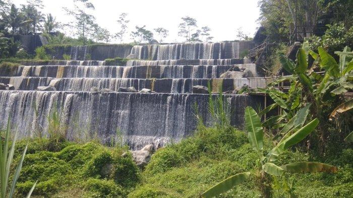 AIR TERJUN : Objek Wisata Grojogan Watu Purbo di Bangunrejo Merdikorejo, Tempel, Sleman. Foto diambil 9 Agustus 2021 lalu.