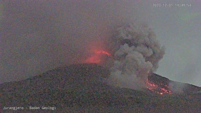 Jumat Malam, Gunung Merapi Muntahkan Awan Panas Guguran Sejauh 2.000  Meter, Picu Hujan Abu