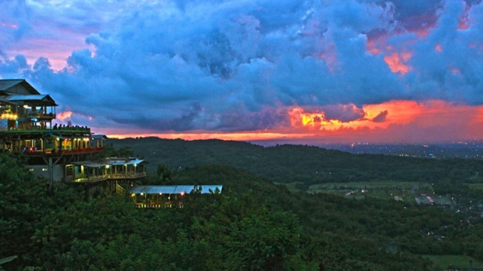Bukit Bintang saat senja.