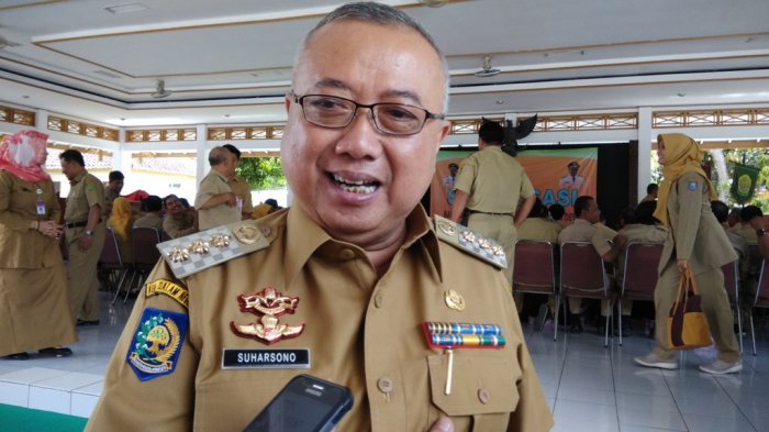 Bupati Bantul Suharsono mengatakan akan tetap menggelar sedekah laut tahun depan sebagai bentuk perlawanan atas perusakan yang terjadi di Pantai Baru pada Jumat (12/10/2018) malam lalu.