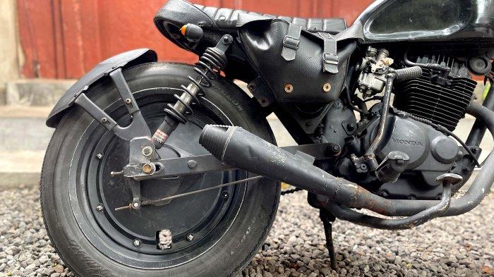 cafe racer dengan bahan mesin Megapro 2005 berkapasitas 150cc