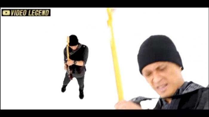 Lirik Lagu Sedang Ingin Bercinta Dewa 19, Setiap ada kamu mengapa