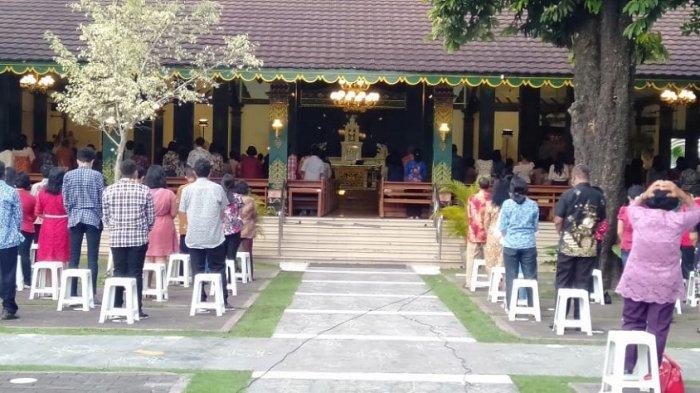 Suasana Misa Natal 2020 di Gereja Hati Kudus Tuhan Yesus (HKTY) Ganjuran, Sumbermulyo, Bambanglipuro, Bantul.
