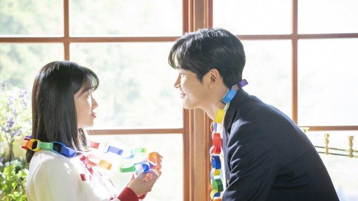 ‘Extraordinary You’ Bagikan Foto Kelulusan Sebagai Tanda Berakhirnya Drama, 'People with Flaws'  Siap Mengudara