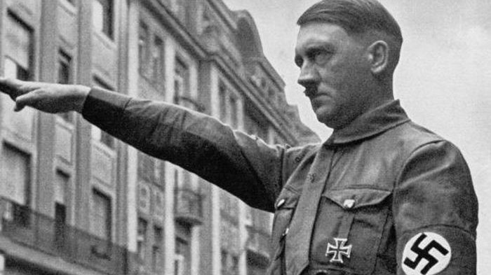 Adolf Hitler putuskan untuk bunuh diri setelah kekalahan-kekalahan yang diterima Jerman