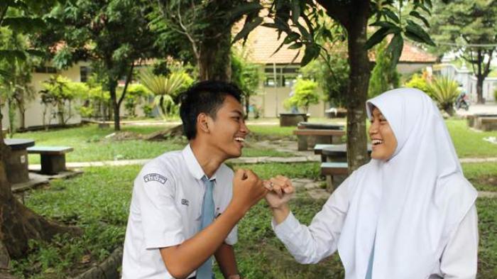 Abg pacaran. Pacaran anak. Sekarang. Bocil ciuman. Ciuman anak jaman now.