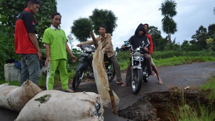 Duh, Jalan Akses ke Desa Wisata Mangli Tak Kunjung Diperbaiki