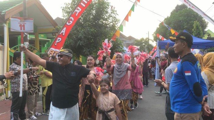 Acara jalan sehat yang digelar di perumahan Griya Purwo Asri (GPA), Purwomartani, Kalasan, Sleman, Minggu 11 Agustus 2024