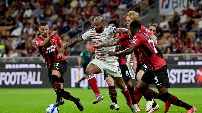 Rade Krunic, Joao Pedro, Sandro Tonali, Simon Kjaer dan Fikayo Tomori di Liga Italia Serie A AC Milan vs Cagliari di stadion San Siro di Milan, pada 29 Agustus 2021.