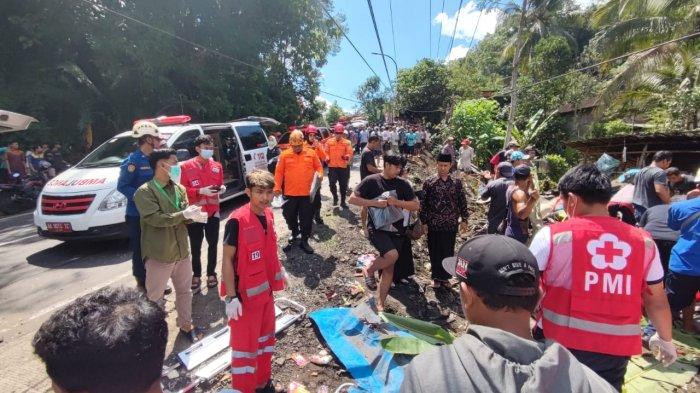 KECELAKAAN MAUT : Kecelakaan lalu lintas terjadi di Jalan Provinsi Magelang–Purworejo, tepatnya di wilayah Desa Kalijambe, Kecamatan Bener, Kabupaten Purworejo, Jawa Tengah, pada Rabu (7/5/2025) sekitar pukul 11.00 WIB.