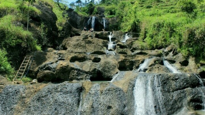 AIR TERJUN : Obyek wisata Air Terjun Kedung Kandang