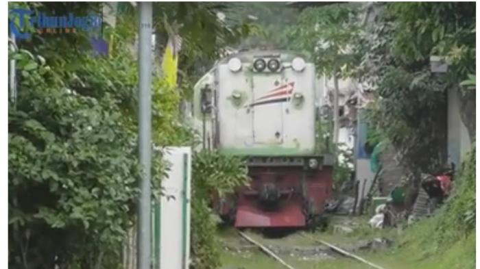 Video Mungkin Hanya Ada Di Yogya Kereta Api Blusukan Gang Dan Halaman