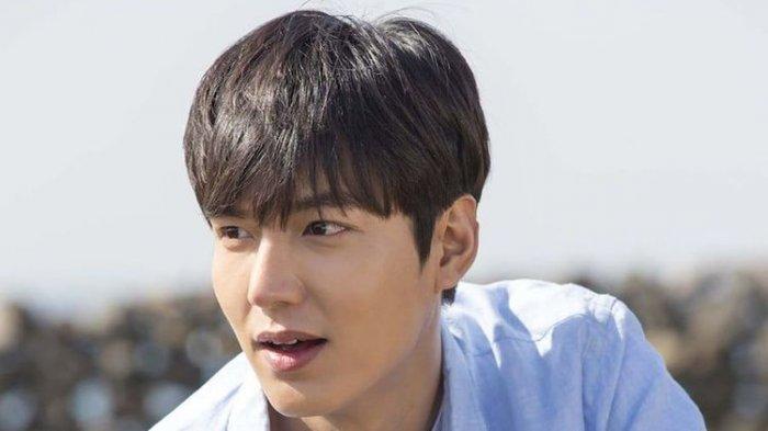 Lee Min Ho ke Bali untuk Pemotretan, Pakai Sweater Hitam dan Celana Pendek Bikin Fans Histeris