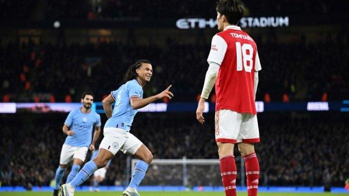 Bek Manchester City, Nathan Ake, merayakan gol ke gawang Arsenal pada laga babak keempat Piala FA 2022-2023 di Stadion Etihad, Sabtu (28/1/2023) dini hari WIB.