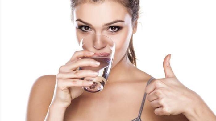 Ilustrasi Minum air putih