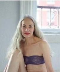 Seorang Nenek Terpilih Jadi Model Lingerie - Tribunjogja.com