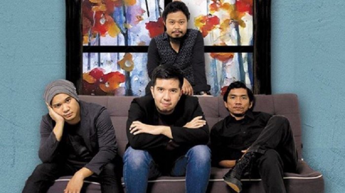 Lirik Berdua Saja Payung Teduh: Ada yang tak sempat tergambarkan Oleh