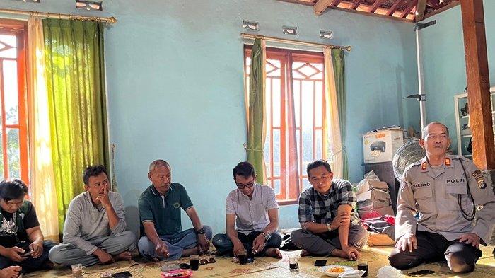 Kegiatan pembelajaran pemilihan bibit yang diselenggarakan di rumah Eko Andiranto, Dukuh Wonosari.