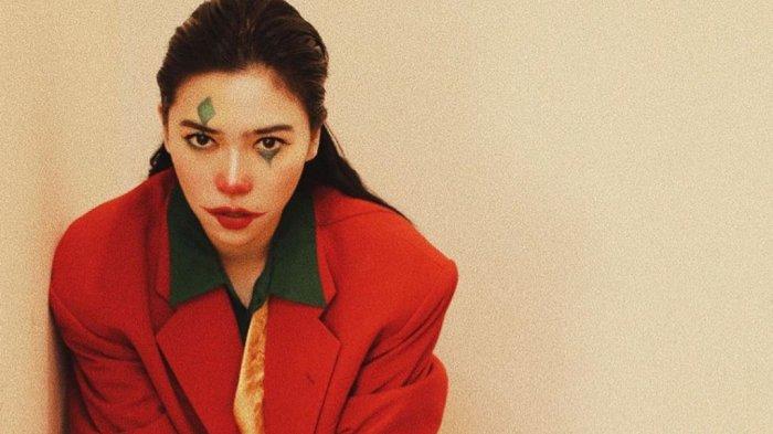 Instagram @isyanasarasvati, Penyanyi Isyana Sarasvati ceritakan pengalaman trauma di album ketiga yaitu Lexicon