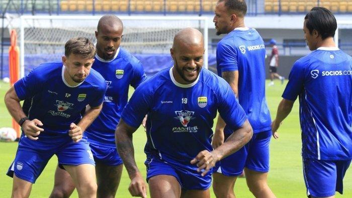 Pemain Persib Siap Lawan Dewa United di GBLA
