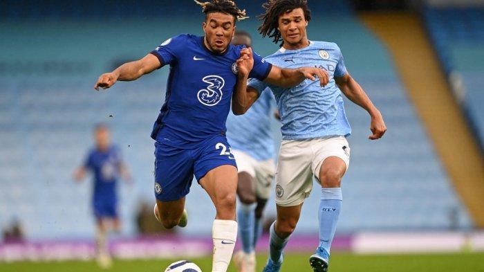 Reece James dan Nathan Ake di Liga Inggris Manchester City vs Chelsea di Stadion Etihad di Manchester, Inggris, pada 8 Mei 2021.