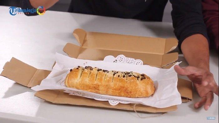 Review Pinnacle Strudel di acara Unboxing Kuliner.