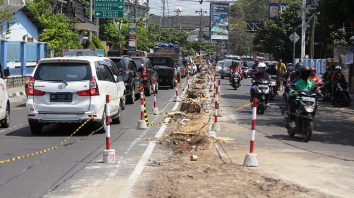 Tidak Ada Divider, Jalan Terban Menggunakan Marka Solid - Tribunjogja.com