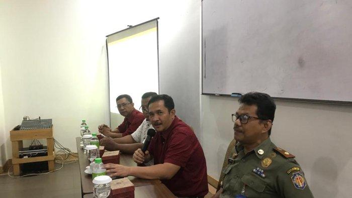 Sosialisasi Peran Kelompok Jaga Warga dan Satlinmas dalam Rangka Mewujudkan Pemilu yang Bermartabat dan Istimewa. Kegiatan ini digelar Satuan Polisi Pamong Praja (Satpol PP) DIY bersama Jaga Warga dan Satlinmas Kelurahan Prawirodirjan, Gondomanan, Kota Yogyakarta, Selasa (19/12/2023).