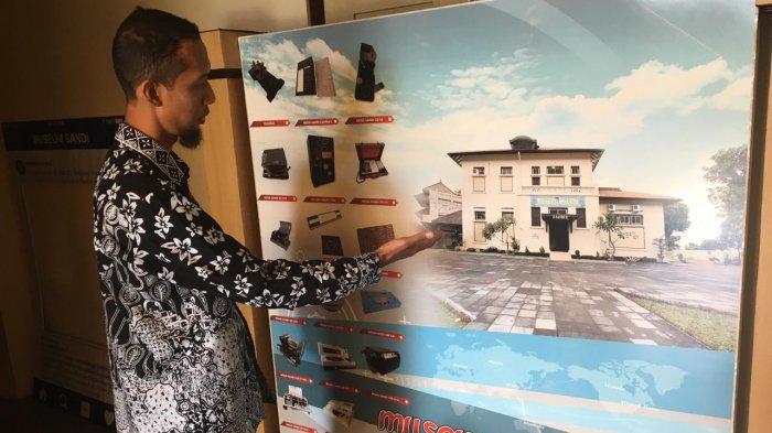 Suasana di Museum Sandi.