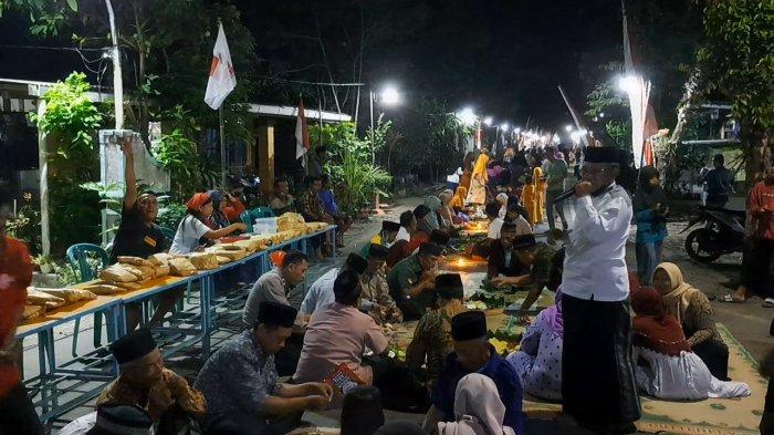 Malam Tirakatan 17 Agustus, yang digelar oleh masyarakat Desa Pakah, Kecamatan Mantingan, Kabupaten Ngawi, Jawa Timur, Rabu (16/8/2023).