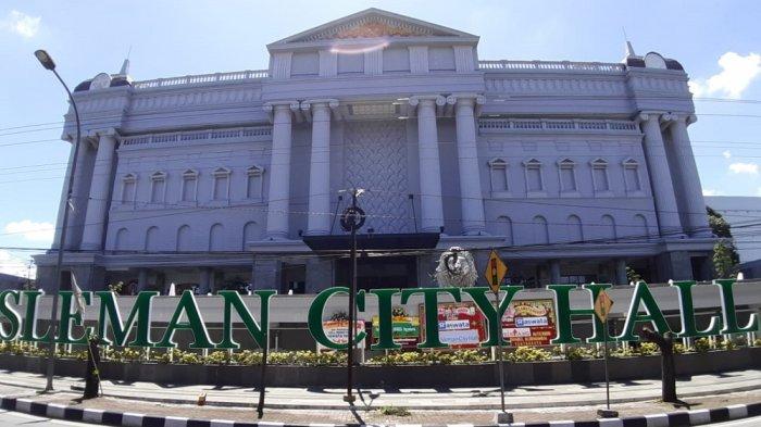 Bagian depan gedung Sleman City Hall