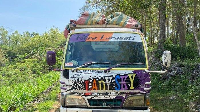 Penampakan truk sampah yang diamankan pihak kepolisian di Gunungkidul, pada Rabu (20/11/2024) kemarin