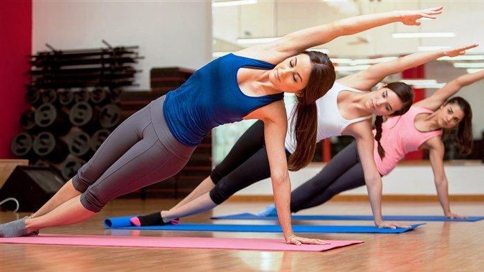 Berbagai variasi dalam berolahraga plank yang banyak disukai wanita