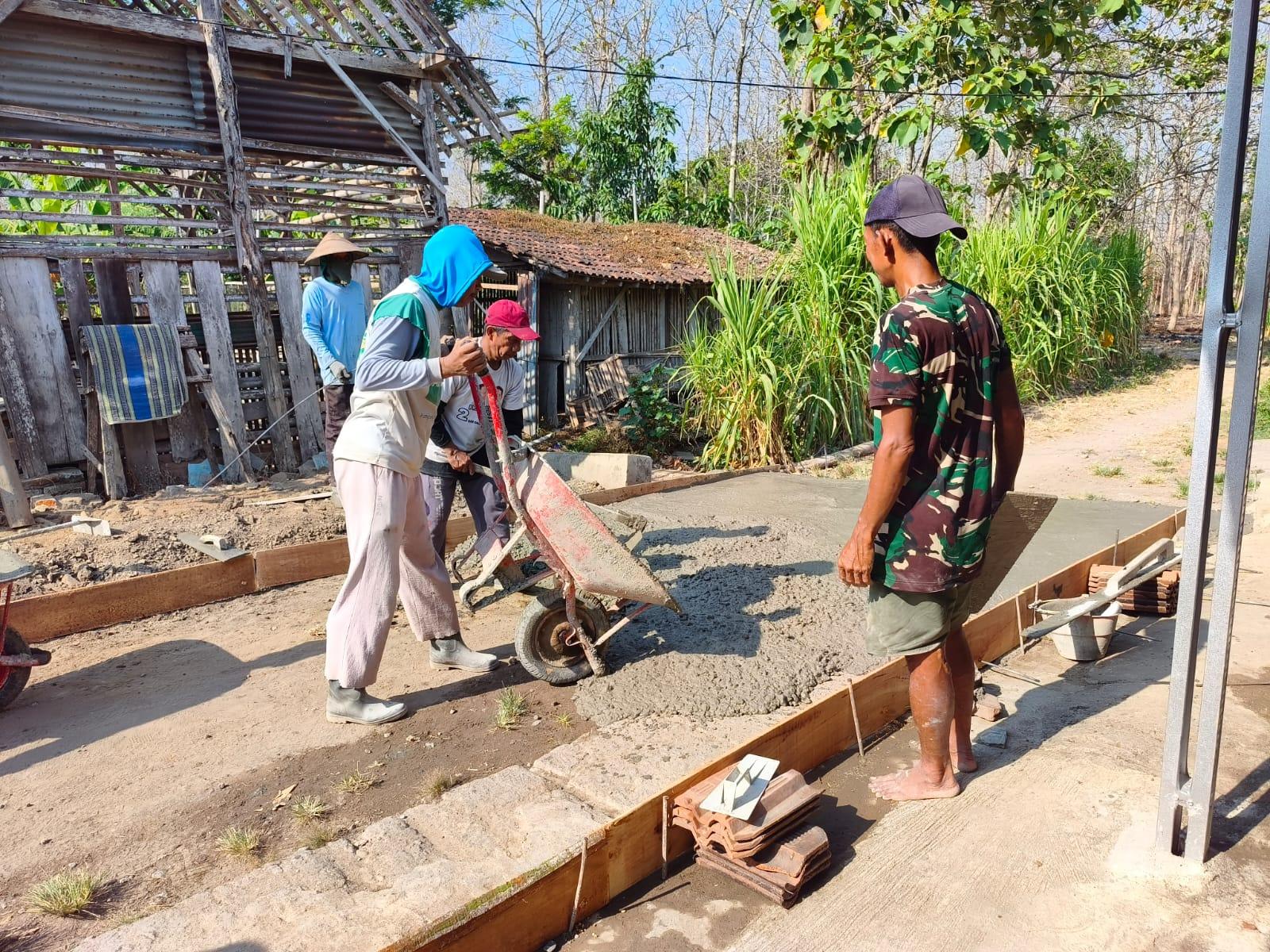 Warga Pakah RT 01 Gotong Royong Betonisasi Jalan Gang 93 Meter