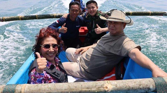 Eks Menteri KKP Susi Pudjiastuti dan Menhan Prabowo Subianto saat kunjungan ke Pangandaran, Jawa Barat.